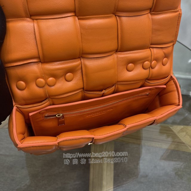 Bottega veneta高端女包 96008橙色 寶緹嘉新款枕頭鏈條包 BV經典款單肩斜挎手提女包  gxz1232